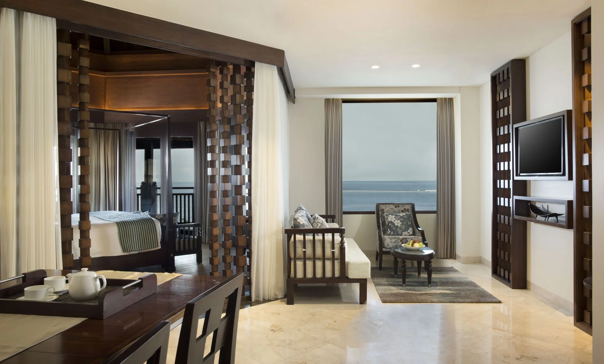 One Bedroom Suite Sea View 2