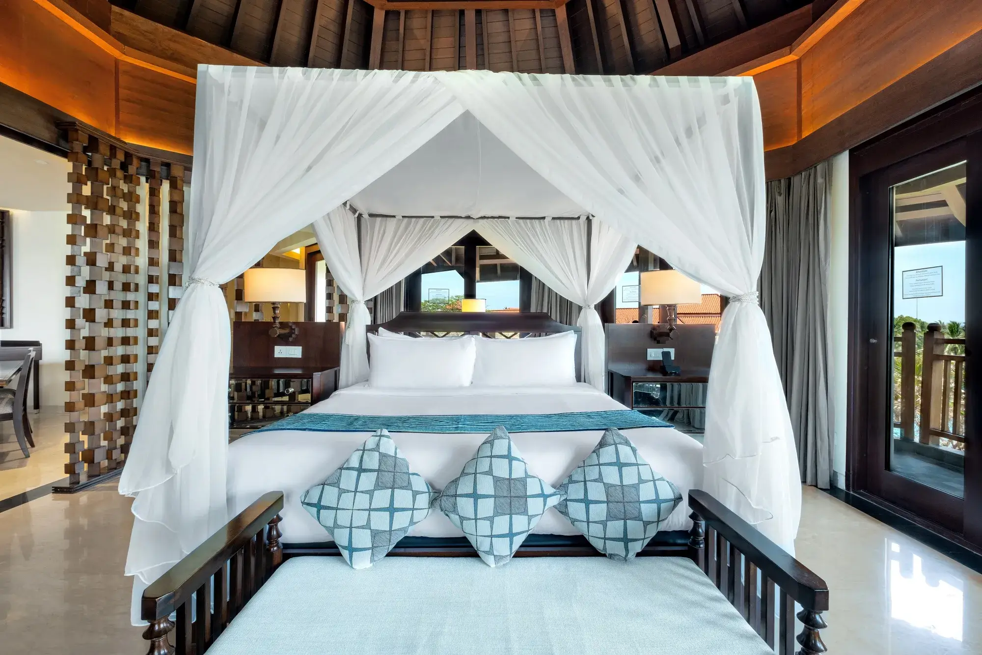 One Bedroom Suite Sea View 4