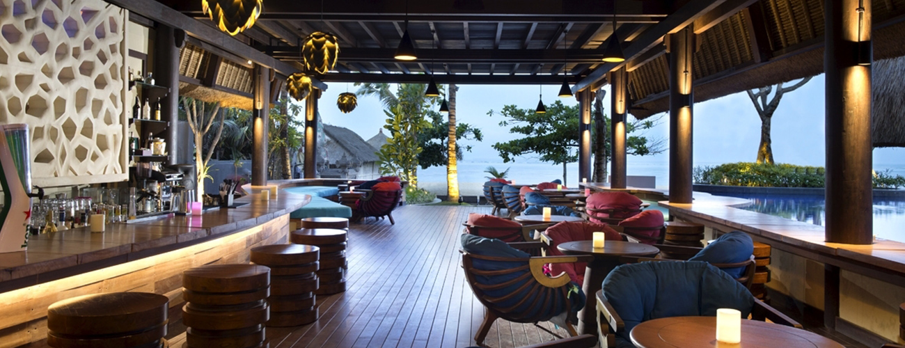 Resort restaurant beach view |